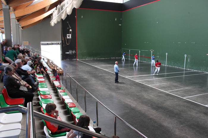 Pilotariei eta aizkolariei b 3 1557927110005