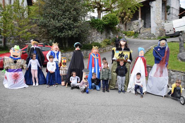 Haurrek egindako erraldoiek  23 1556984224540