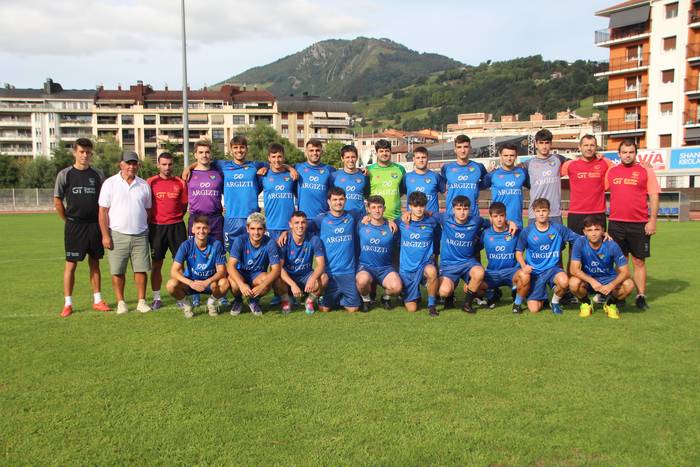 Hasiera positiboa gizonezkoen futboleko lehen taldearentzat