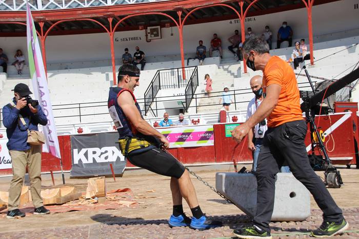 Izetatarrek jantzi dute txap 10 1624130515006