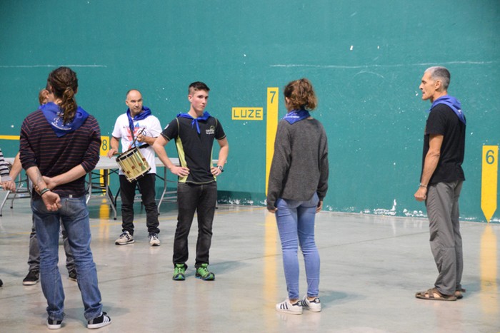 Dantzaren sokak lotuta - 34