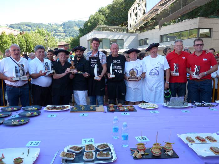 Piperraz eta beste produktuez gozatzeko, azoka berezia igandean