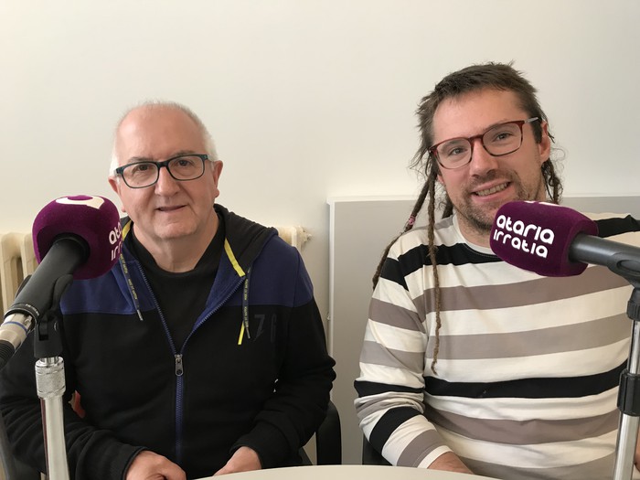 Antton Iztueta: «Hamar urte pasa nituen, denbora librean, euskarazko programak VHSan grabatzen»
