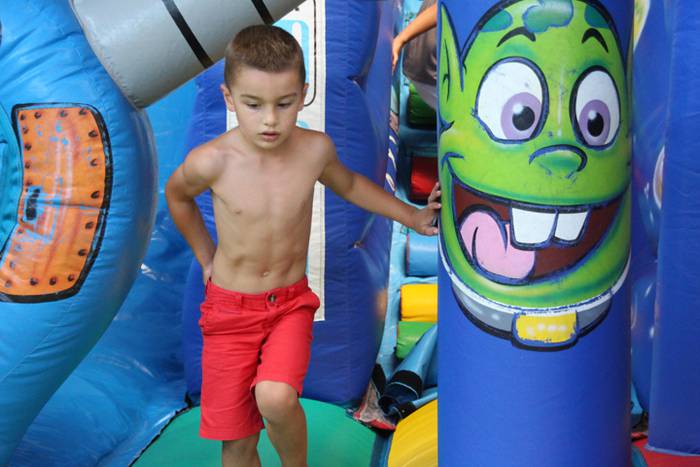 Helduak mahaiaren bueltan, e 37 1502640804021