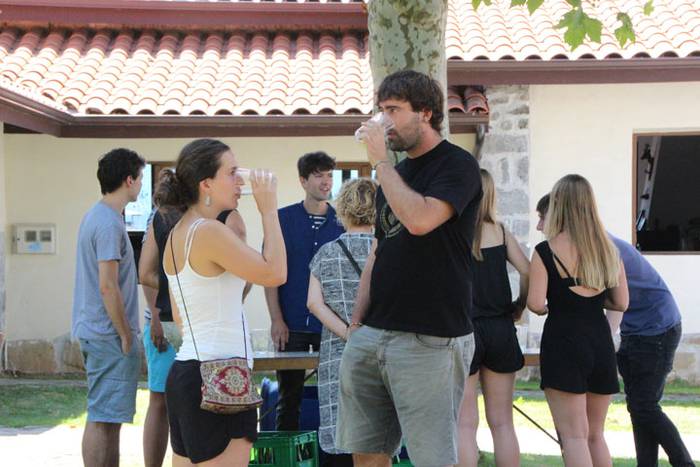 Itzalean jarri eta txotx 19 1471283778051