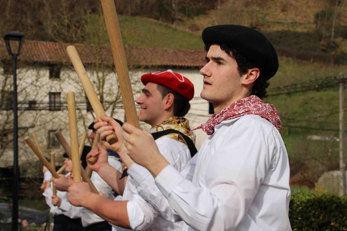 Ajerik gabe, makila eta lau  5 1551617736692