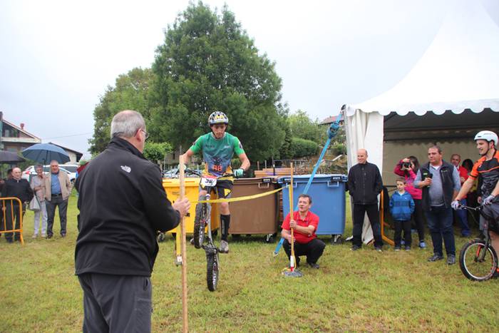 Erakustaldi batekin hasi dir 42 1496515179438