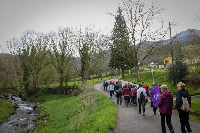 Ibilian aurrera pausoak eman 1 1583762435600