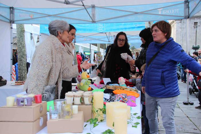 Gabonetako azokak jende asko 52 1576941775512