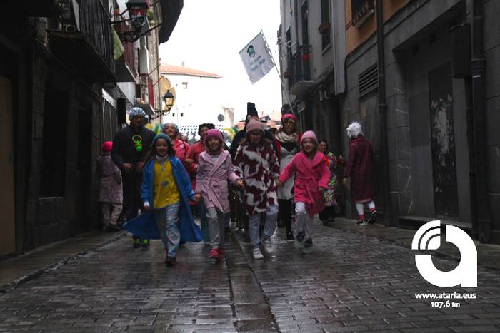 Pijamen iraultzak hartu du T 3 1488099866098