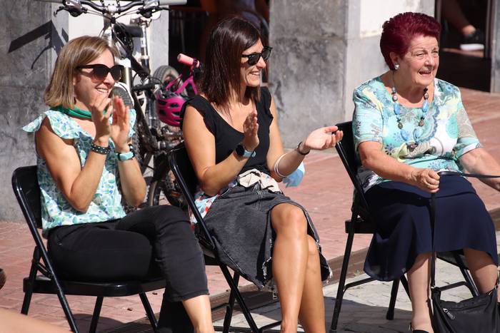 Berriro ere elkarri eskutik  68 1632576983457