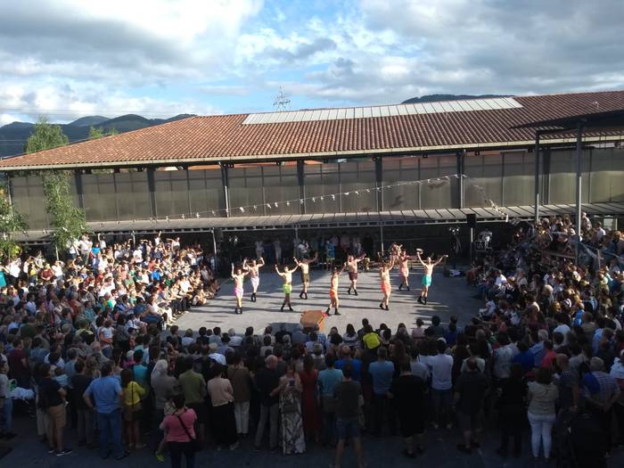 Dantza eta bertsotan igaro d 13 1565942049647