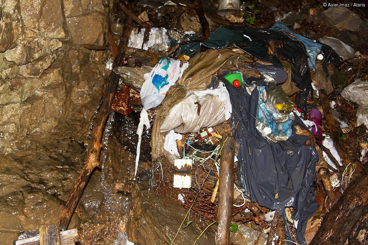 'Kobazuloak eta zaborra', alarma gorria piztu da