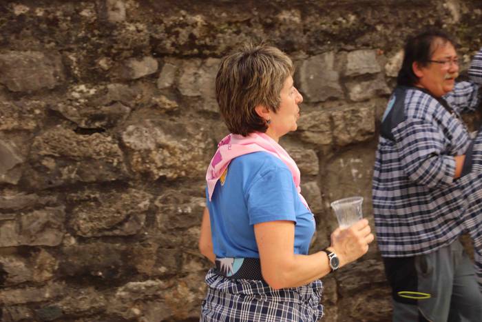 Kalean gora eta behera, kuad 83 1564506840035