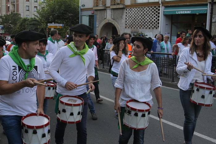 Irurako odol emaileek bota dute txupinazoa 14 1474654440827