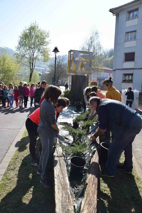 Zuhaitz Eguna ospatzen ari d 14 1553854254998