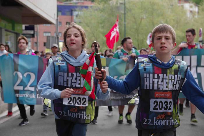 22. Korrika, furgonetatik, T 8 1649420174407