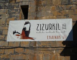 «Guk ere harro egin nahi dugu hegan, miruek bezala»