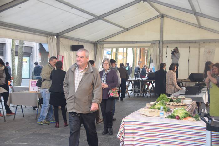 Woman Sarearen aurkezpen jai 12 1489230317946