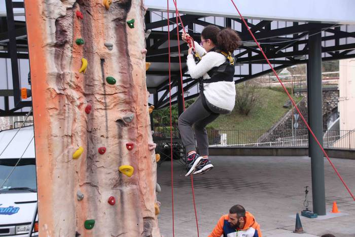 Gau Krosaren aurretik umeak protagonista 53 1544893331386