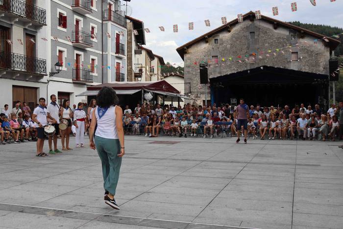 Dantza sokara batu dira emak 38 1660153183782