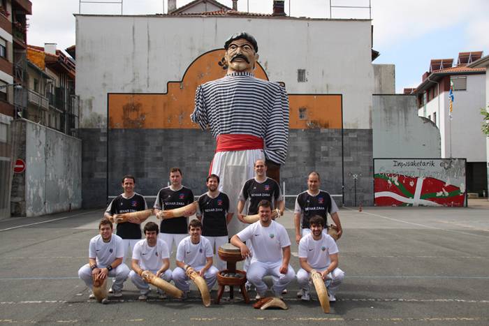 Behar Zana 70. urteurrena errebotea 12 1465127723376