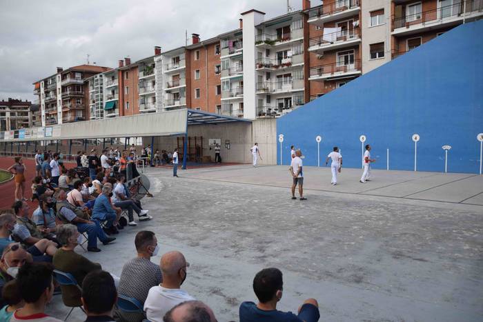 Txapelak jantzi dituzte 52.  6 1627714812813