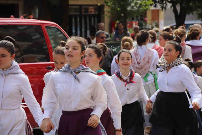 Dantzan ospatu dute Sutarrir 8 1557663330825