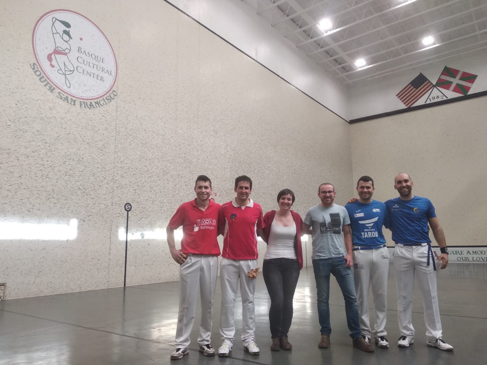 Pilota eta bertsoa, mundura