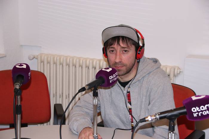 "Txantxetan esaten dut, gu ez garela musikariak"