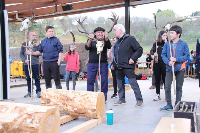 "Azti, prest, irribarra!" 13 1647719507001