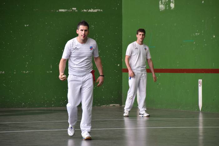 Giro onean ari da ospatzen B 21 1527960737876