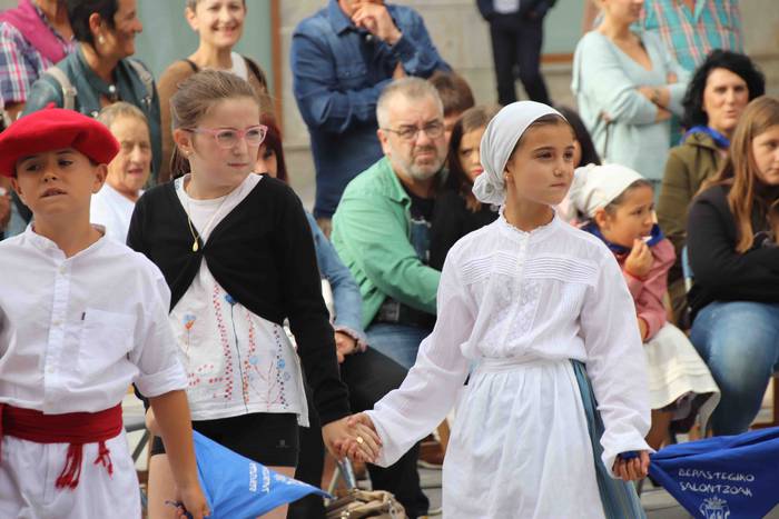 Dantzak, txistuak eta trikit 84 1565549120918