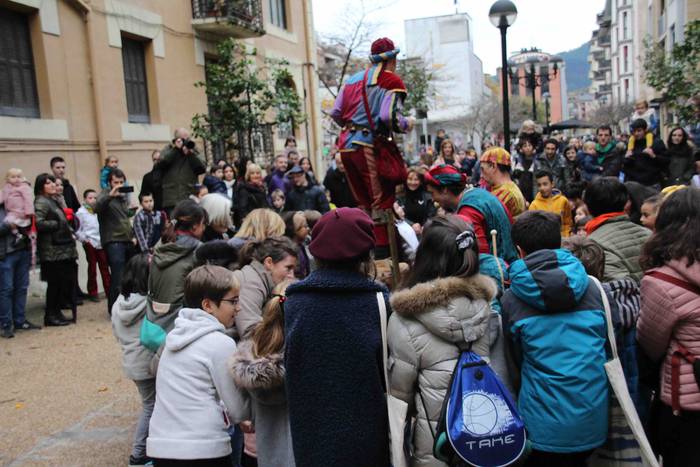 Erdi Arora bidaia, dantzan 9 1575118892338