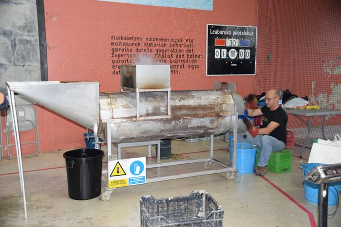 Azoka omenaldi eta guzti 2 1478445767420