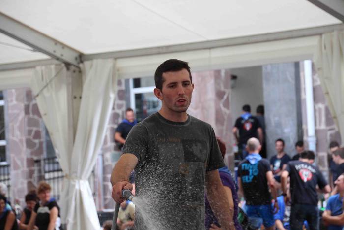 Lotsak ez du lekurik salontz 54 1565373561100