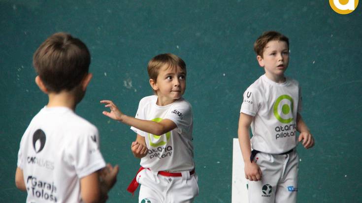 Final-laurdeneko partidak Villabonako frontoian