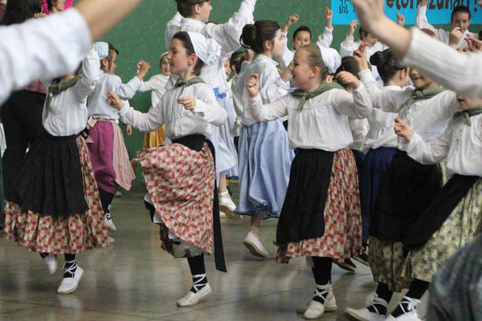 Txikienen oinak dantzan, fes 3 1527423259268