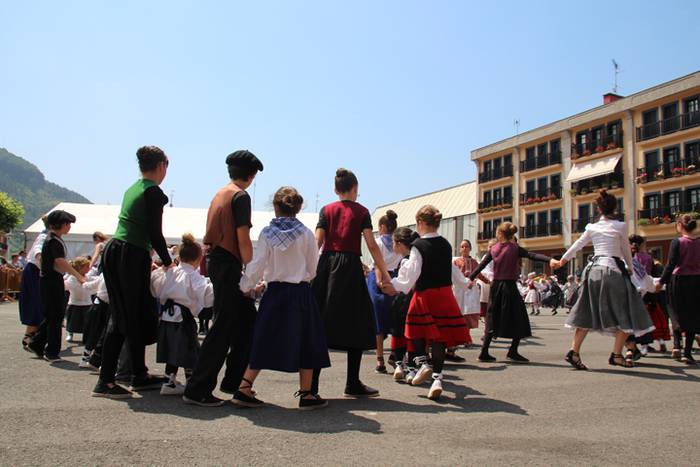 Dantzari txiki eguna Anoetan 18 1497181546777