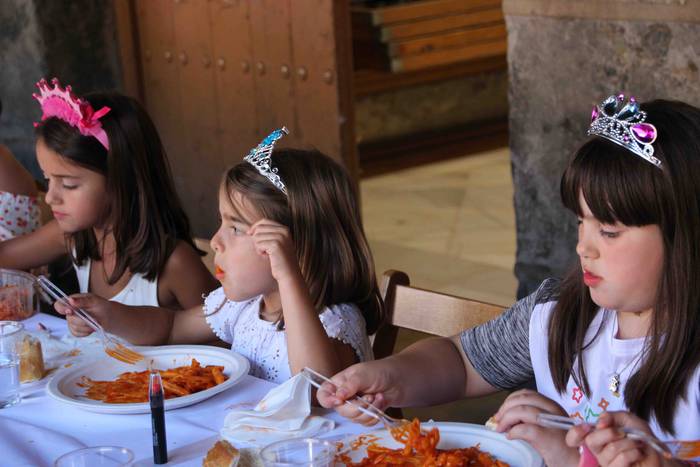 Tripa beteta, dantzan pasa d 6 1563205316291