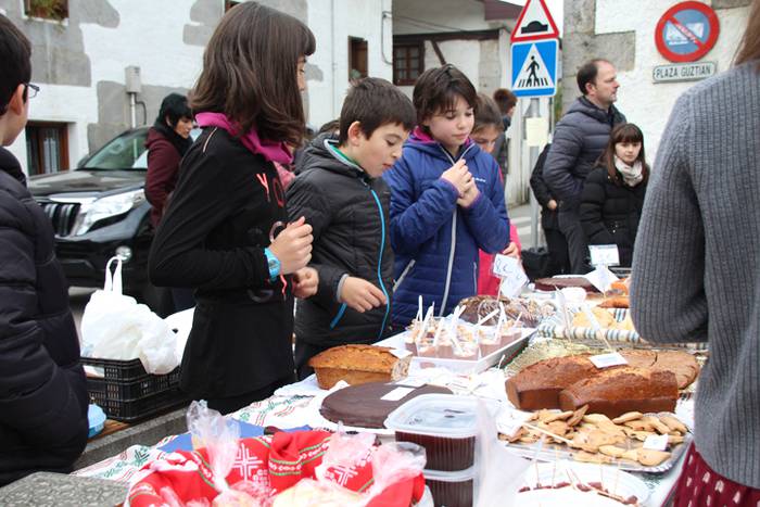 Azoka eguna Altzon 9 1481457141157