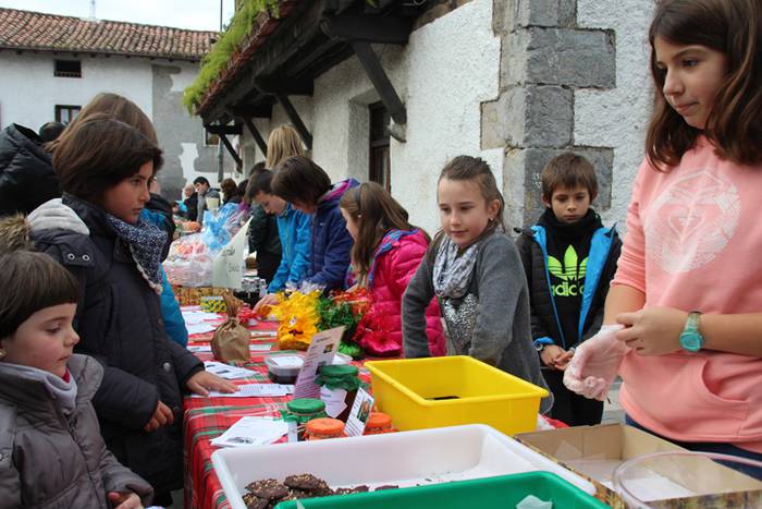 Azoka eguna Altzon 4 1481457092363