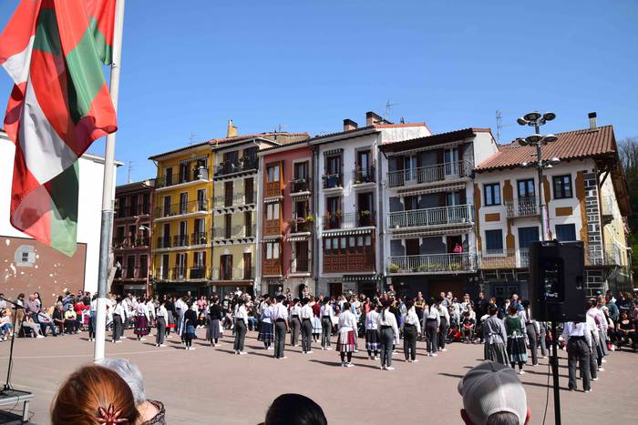 Oinkari dantza taldearen dan 45 1648304073279