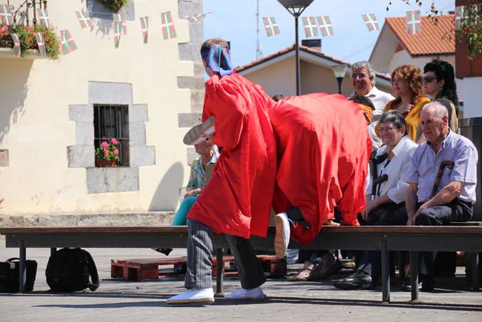 Axeriak dantzan Adunan 73 1471261174191