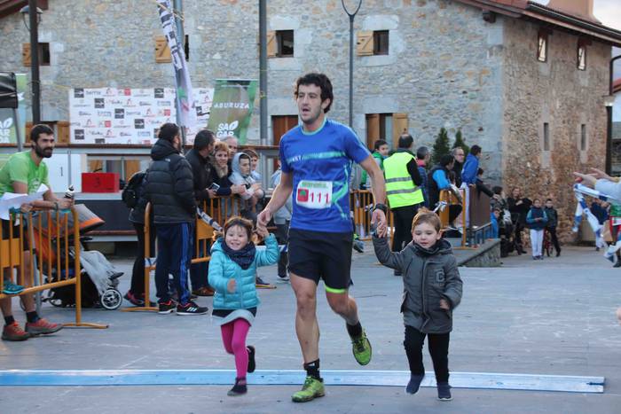 Alexander Ordeñana eta Zuriñ 118 1543079328472