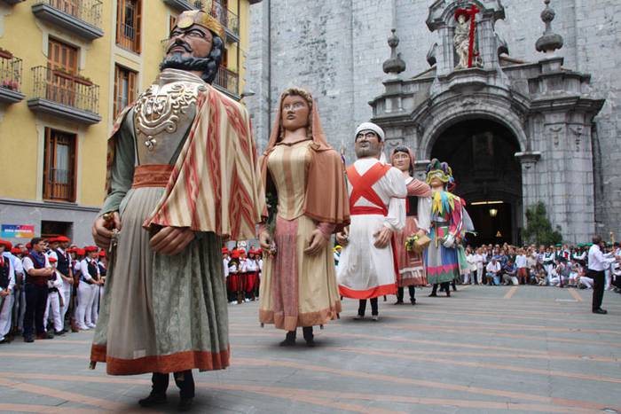 Santuek eta dantzariek poztu 15 1498312260250