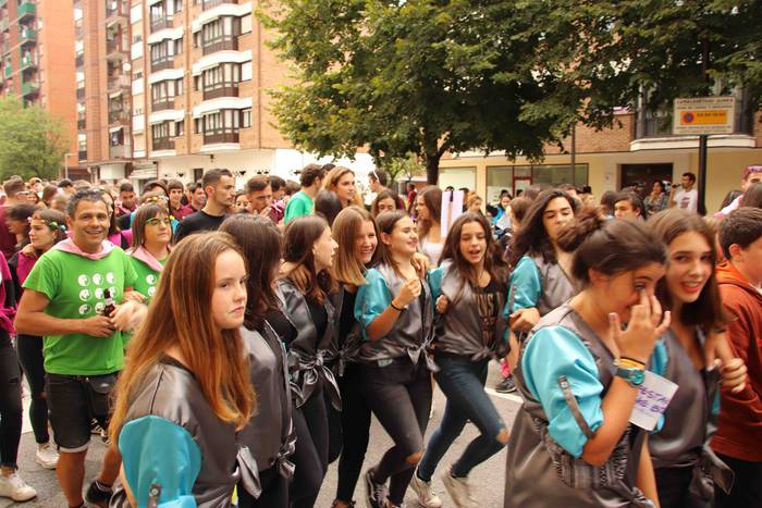 Kalean gora eta behera, kuad 9 1564506789877