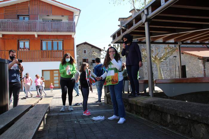 Elkartasun keinuak Adunan 14 1616942579605