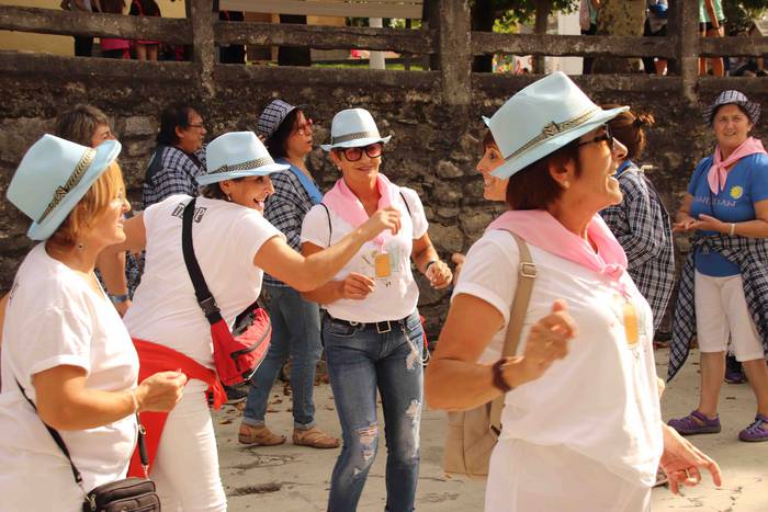 Kalean gora eta behera, kuad 81 1564506838565