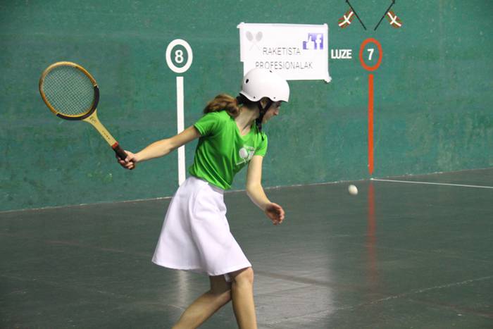 Emakume, raketista eta profe 33 1511035181095